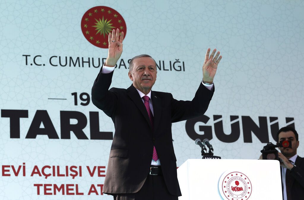 Τουρκία: Προσχηματικό δημοψήφισμα για μαντίλα και ΛΟΑΤΚΙ+ ζητά ο Ερντογάν