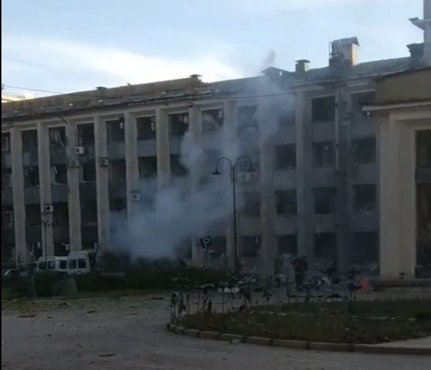 Ουκρανία – Ντονέτσκ: Βομβαρδίστηκε κτίριο της φιλορωσικής διοίκησης (Video)