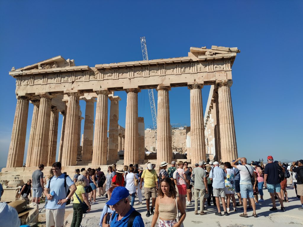 Αυτοψία στην Ακρόπολη: Λούστρο, αδιαφορία, ακρίβεια και τσιμέντωμα προχειρότητας