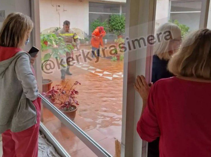 Κέρκυρα – Κακοκαιρία: Σοβαρά προβλήματα, πλημμύρισαν σχολεία και το Κέντρο Υγείας (Photos-Video)
