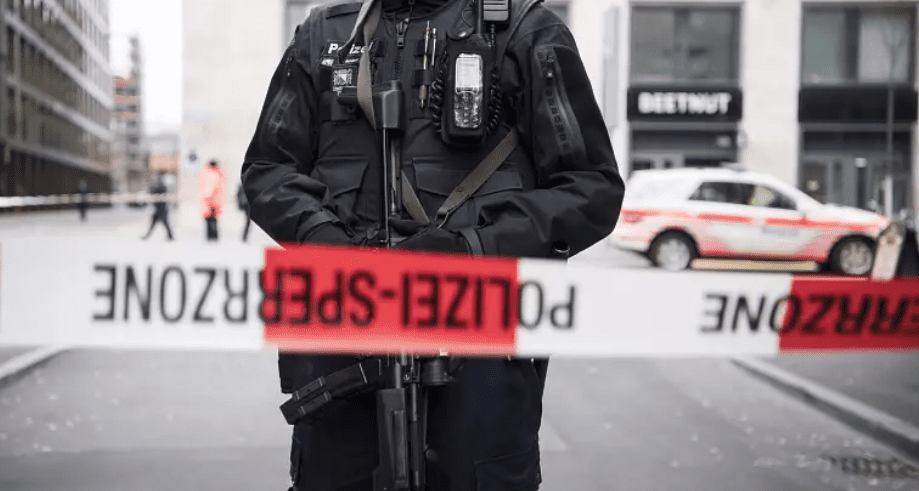 Ελβετία: Αστυνομικός έγινε «τύφλα», πυροβόλησε μέσα σε τμήμα και τραυμάτισε συνάδελφό του