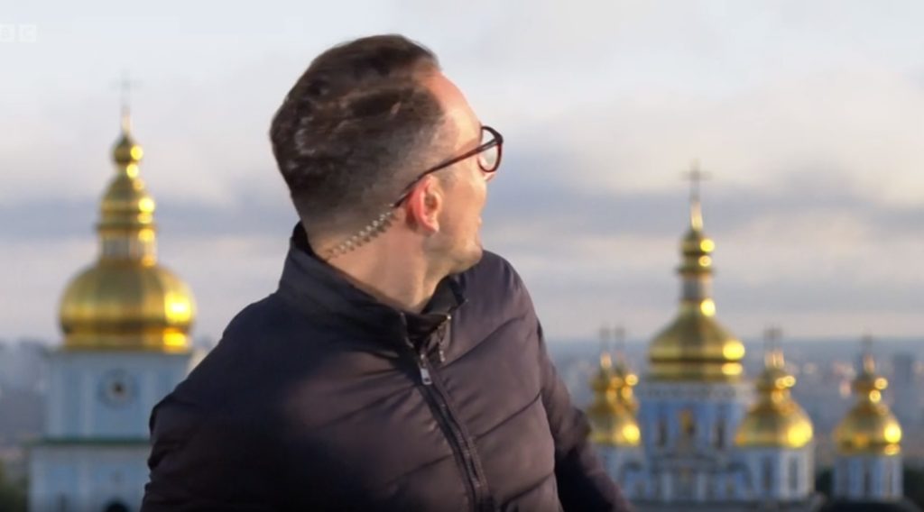 Κίεβο: On air η στιγμή των εκρήξεων από το BBC – Η αντίδραση του δημοσιογράφου (Video)