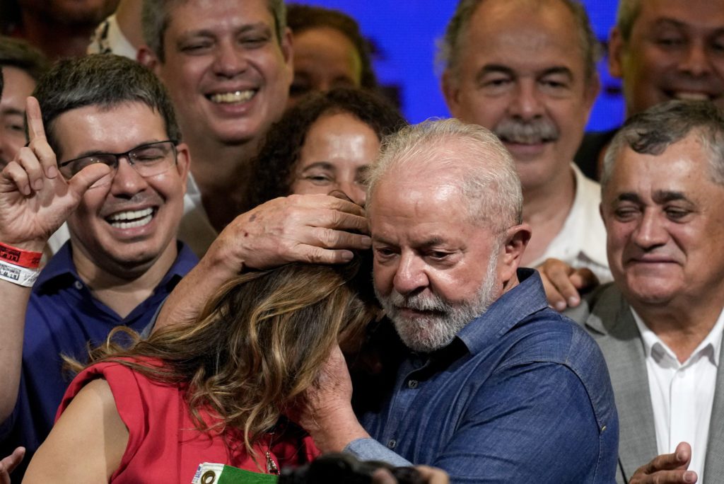 Διεθνής Τύπος: Ο Λούλα επιστρέφει στην εξουσία – Ιστορική εκλογική «μάχη» στη Βραζιλία