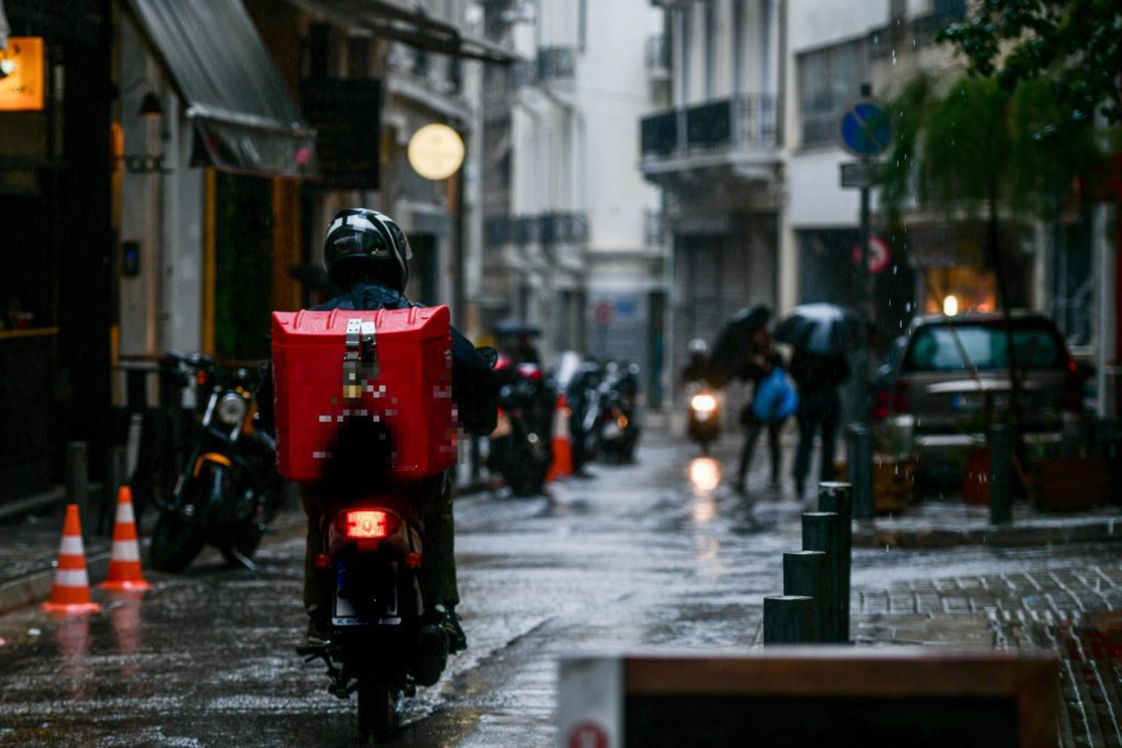 Ντελιβεράς στην Ημαθία πήγαινε παραγγελία και συνάντησε… λύκο (Video)