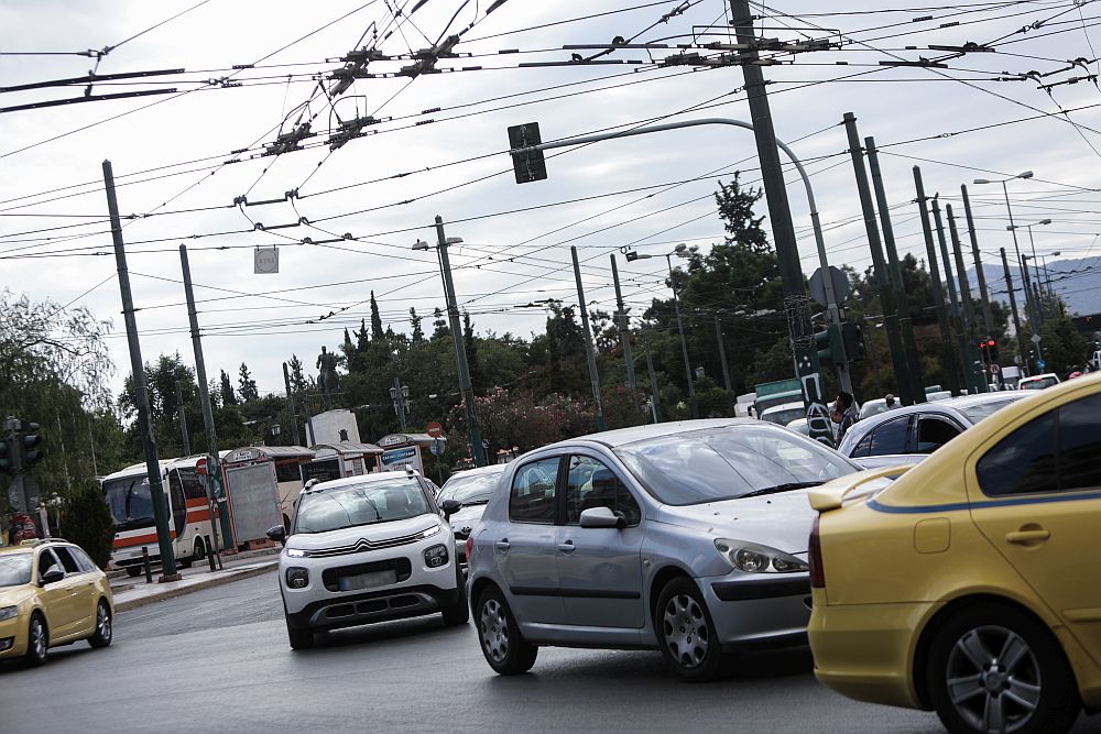 Κίνηση στους δρόμους: Κυκλοφοριακό κομφούζιο στις κεντρικές οδικές αρτηρίες