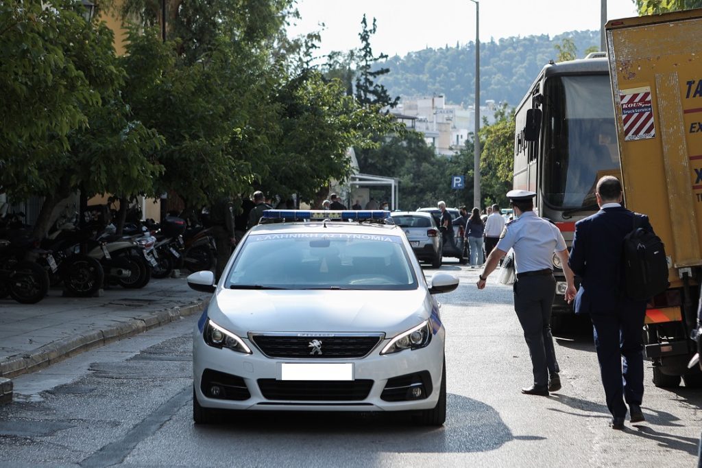 Κολωνός: Στον εισαγγελέα η μητέρα της 12χρονης – Λογαριασμοί, κινητά, υπολογιστές στο μικροσκόπιο των αρχών