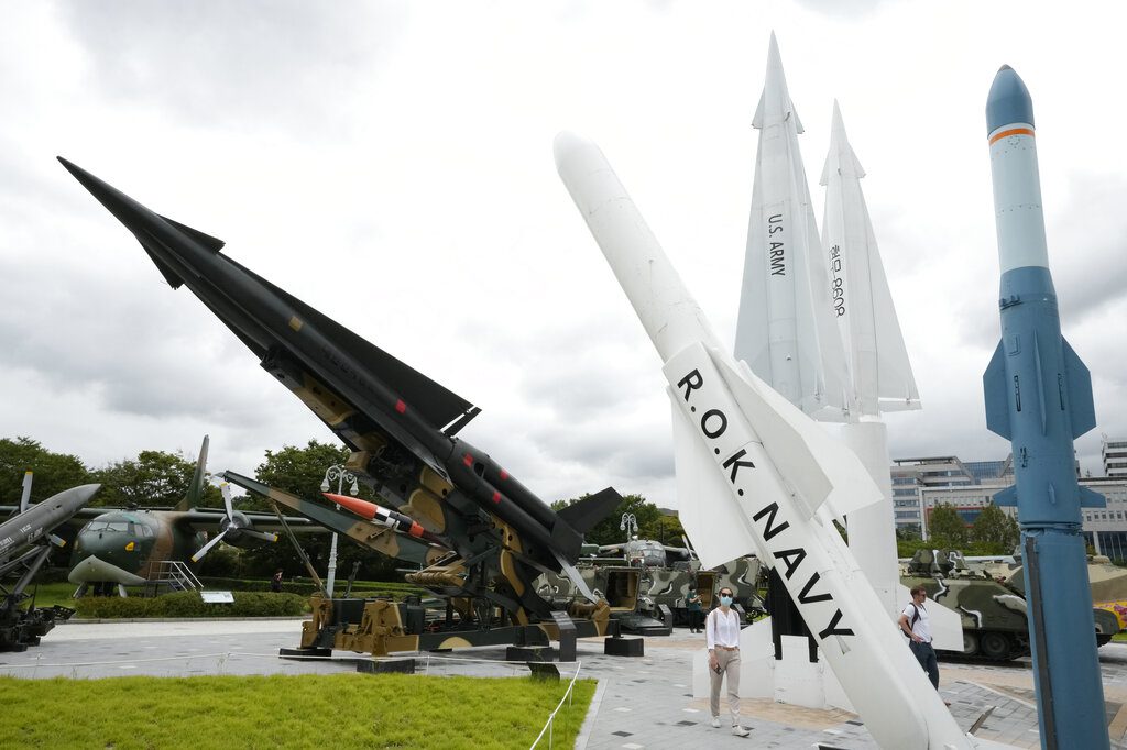 Βόρεια Κορέα: Εκτόξευση δύο βαλλιστικών πυραύλων – Προειδοποίηση Νότιας Κορέας  για «συντριπτική απάντηση»