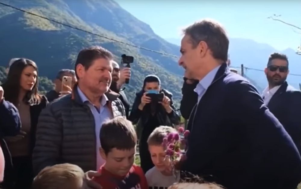 Μητσοτάκης σε νέες… περιπέτειες: Το σχολείο δεν έχει θέρμανση αλλά εκείνος ρώτησε αν έχει… διαδραστικό πίνακα (Video)