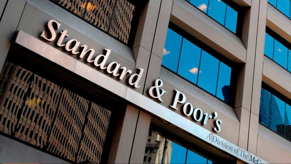 S&P: Στη βαθμίδα BB+ το αξιόχρεο της Ελλάδας