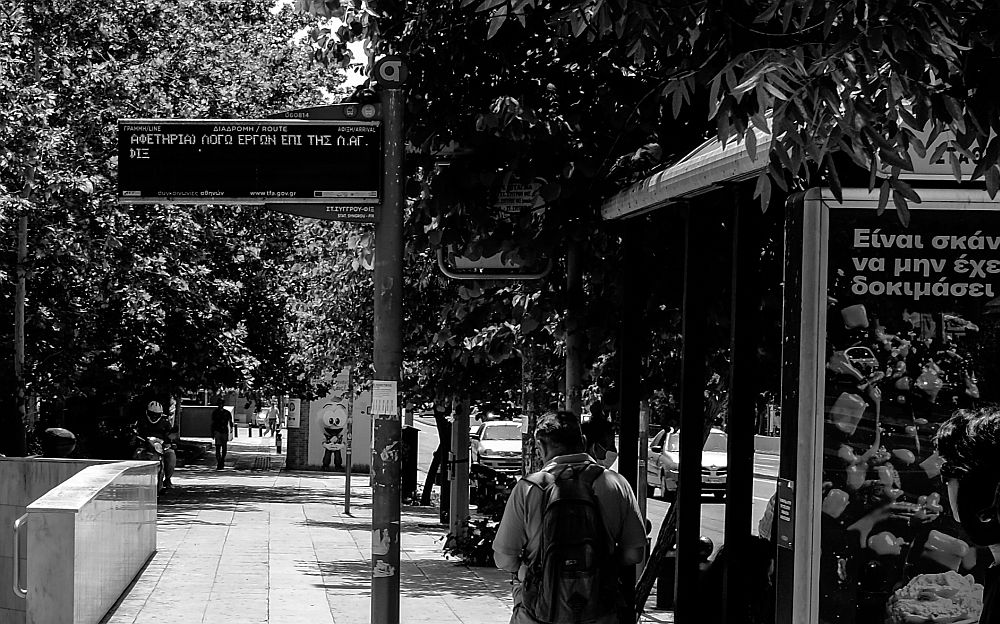 Φρίκη στο Παλαιό Φάληρο: 34χρονη κατήγγειλε τον βιασμό της σε στάση λεωφορείου