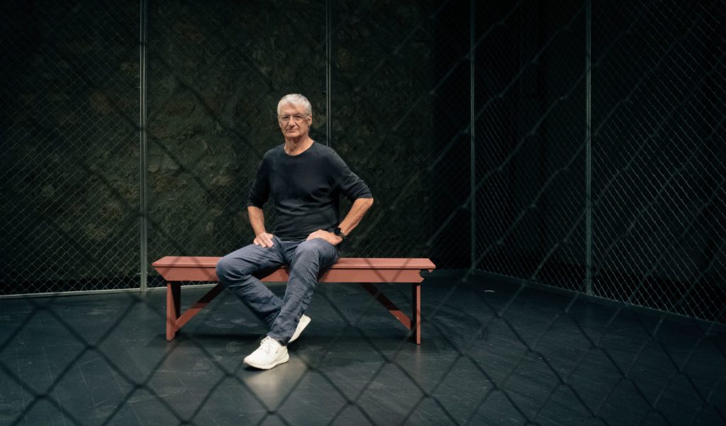 Βαγγέλης Θεοδωρόπουλος: «Έχουν ξεχαρβαλωθεί οι κοινωνικοί μηχανισμοί» | Ο σκηνοθέτης μιλάει στο Docville για την παράσταση «Μια άλλη Θήβα»