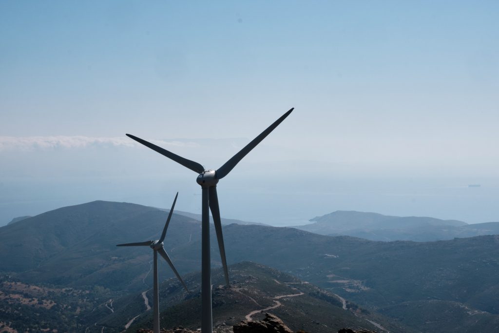 Τα αιολικά πάρκα ενισχύουν την ελληνική κοινωνία