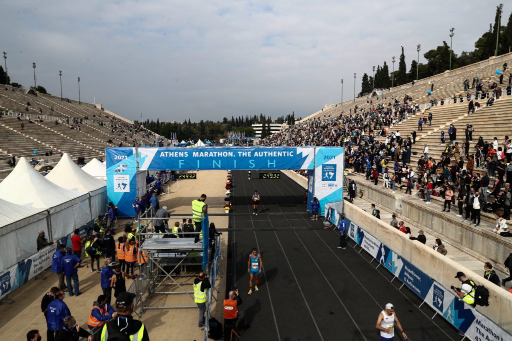 Οι Δρομείς Ελπίδας στον Αυθεντικό Μαραθώνιο Αθήνας με τρία αμαξίδια