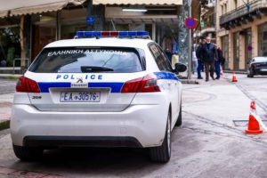 Συναγερμός στο Ηράκλειο Κρήτης &#8211; Άνδρας «γάζωσε» αυτοκίνητο