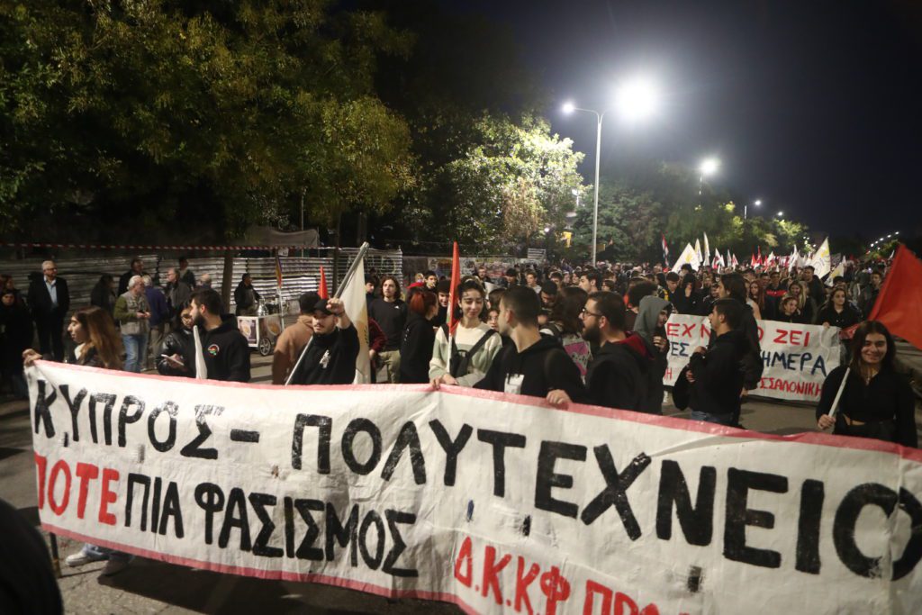 Θεσσαλονίκη-Επέτειος Πολυτεχνείου: Σε εξέλιξη η μεγάλη πορεία-Ένταση μεταξύ αστυνομικών και διαδηλωτών (Photos-Video)