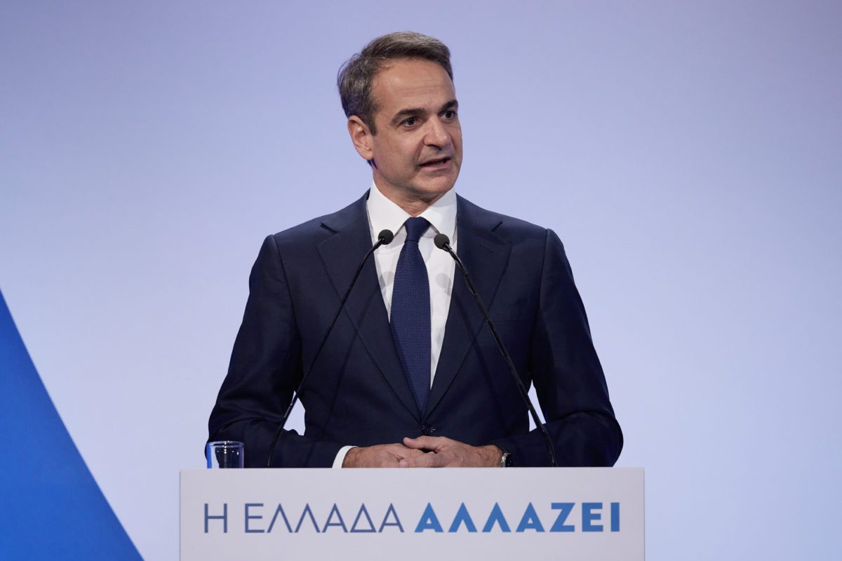 Mitsotakis’ recitation of Courage and Painkiller at the “Home Basket” event