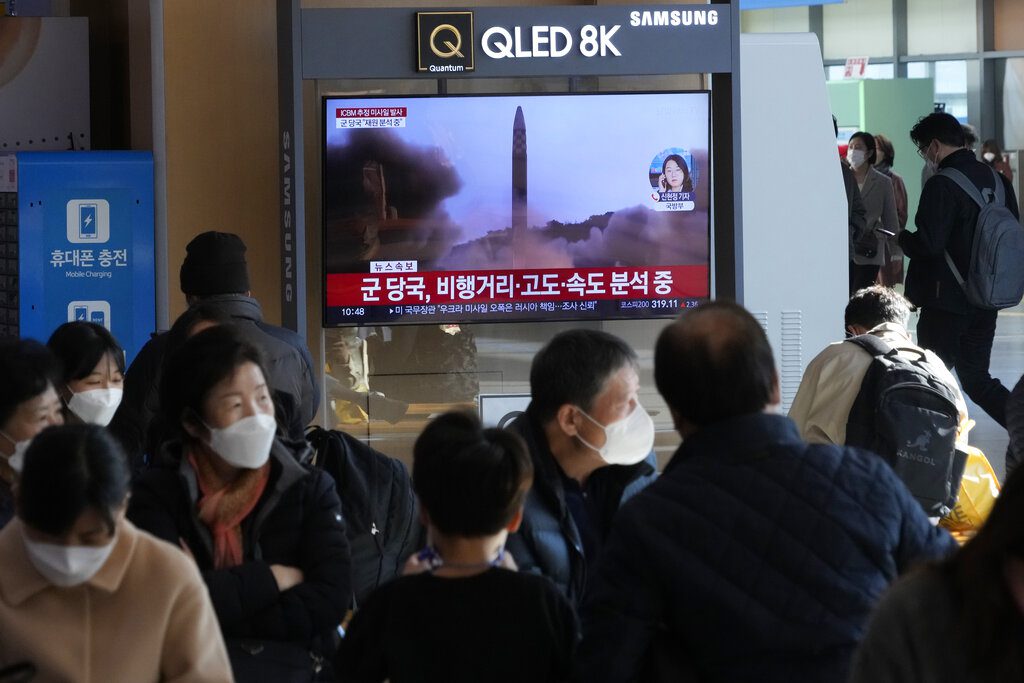 Βόρεια Κορέα: Νέα εκτόξευση διηπειρωτικού βαλλιστικού πυραύλου – Έπεσε εντός της ΑΟΖ της Ιαπωνίας (Photos)