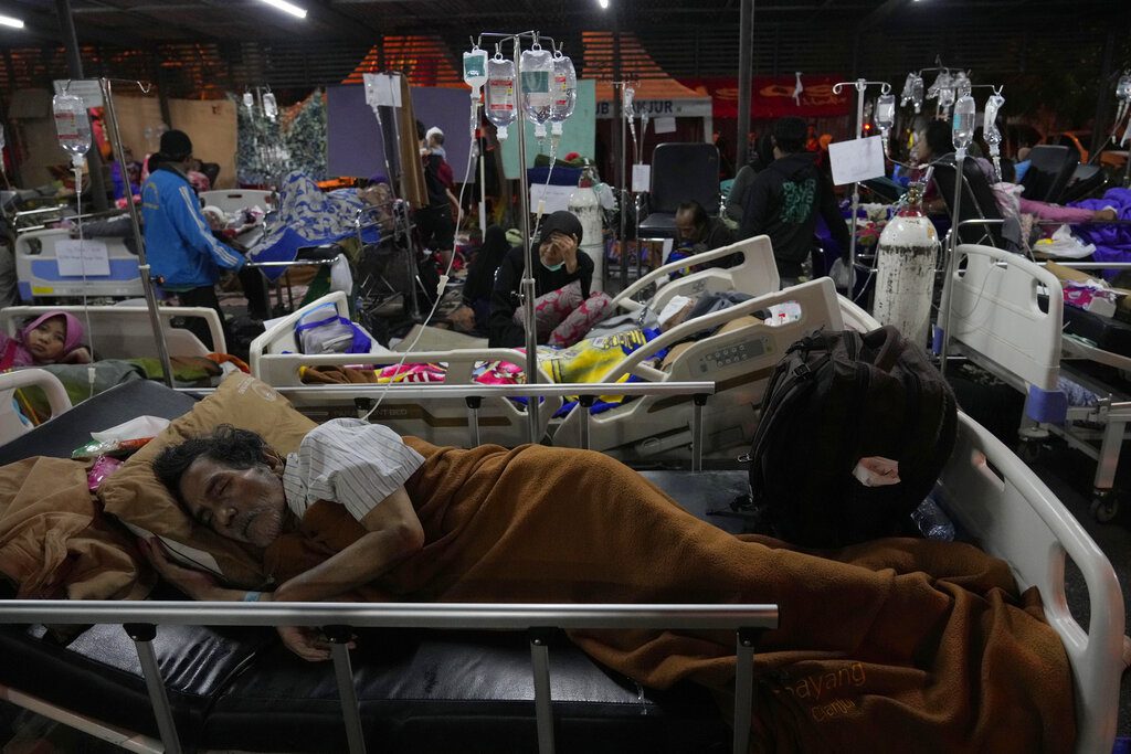 Σεισμός στην Ινδονησία: Αυξάνεται δραματικά ο αριθμός των νεκρών και των τραυματιών