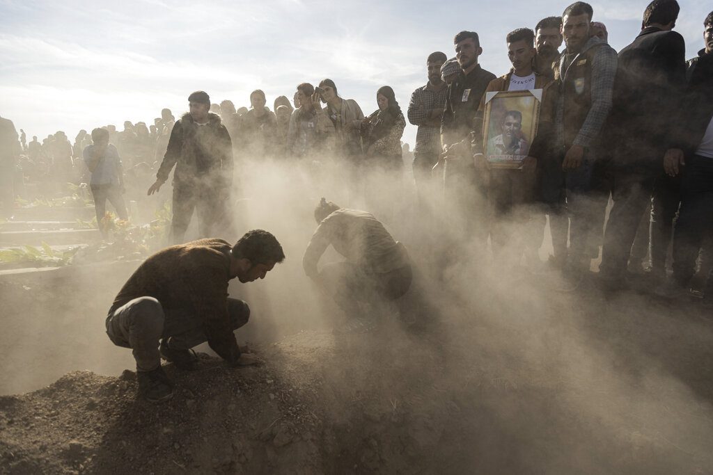 Συρία: Οκτώ Κούρδοι σκοτώθηκαν από τους τουρκικούς βομβαρδισμούς στο Αλ Χολ