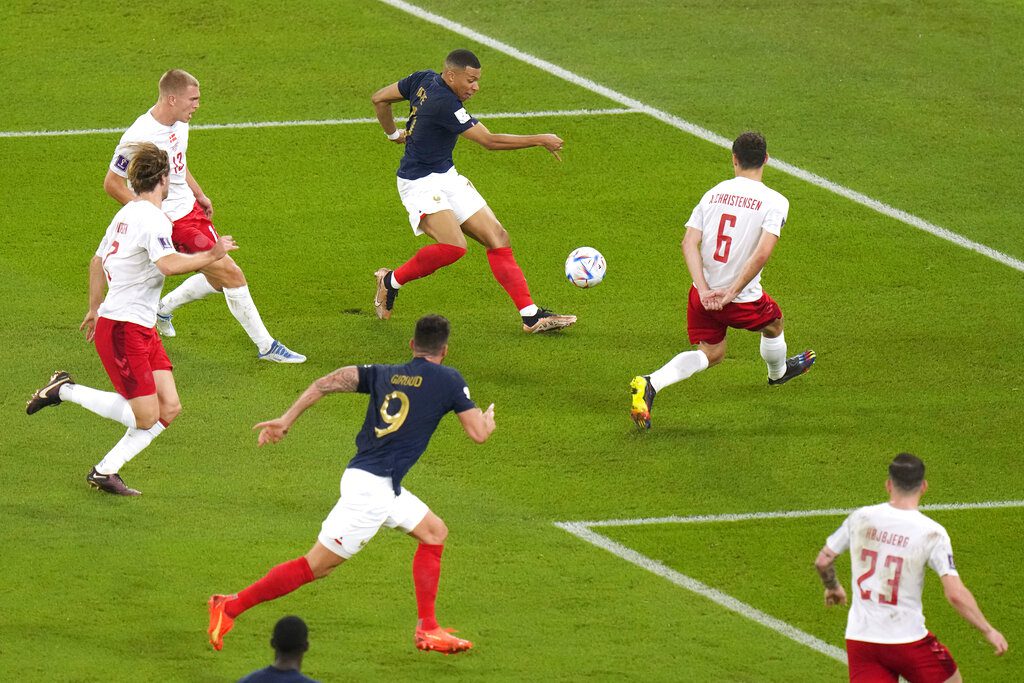 Μουντιάλ 2022: Ο Εμπαπέ έστειλε τη Γαλλία στους «16», η Γαλλία 2-1 την Δανία