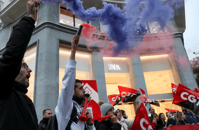 Δυναμικές κινητοποιήσεις των υπαλλήλων της Zara στην Ισπανία – Διεκδικούν αυξήσεις στους μισθούς