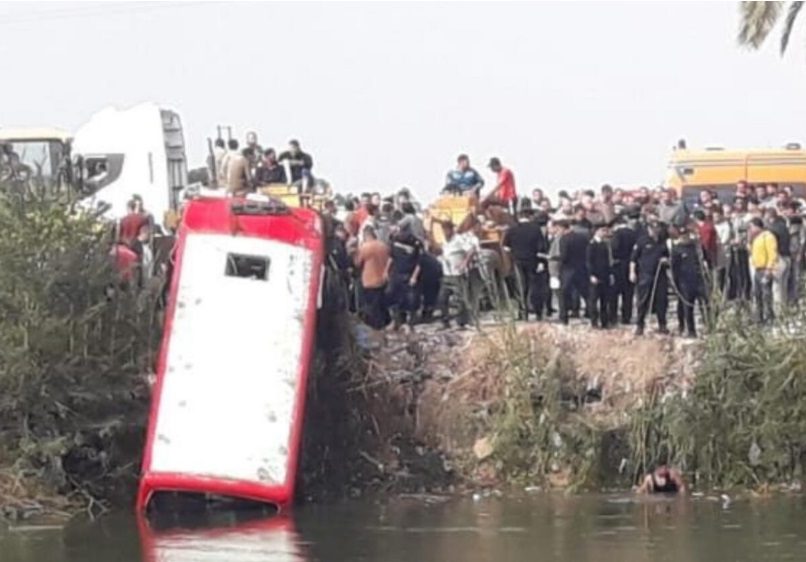 Αίγυπτος: Τουλάχιστον 19 νεκροί από πτώση λεωφορείου σε κανάλι