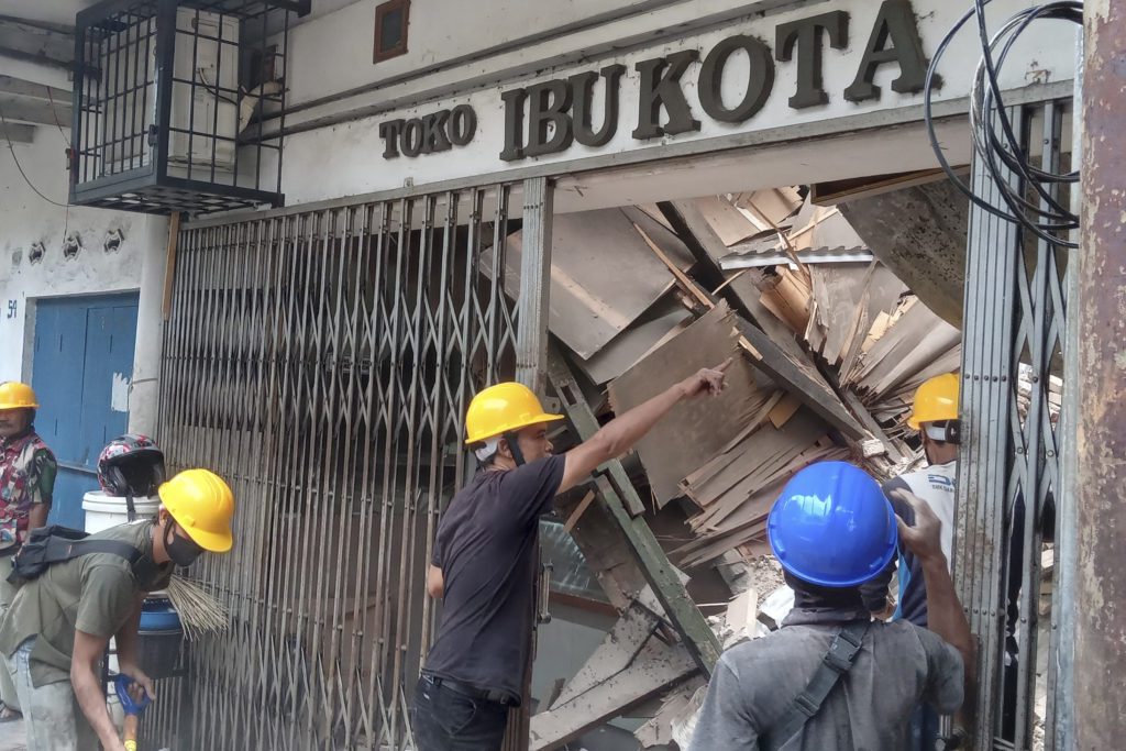 Ινδονησία: Στους 44 οι νεκροί από τον σεισμό 5,6 Ρίχτερ στην Ιάβα