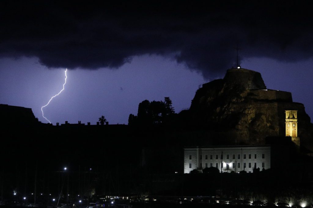Έρχεται η κακοκαιρία «EVA» με βροχές και καταιγίδες – Ποιες περιοχές θα επηρεαστούν και πότε