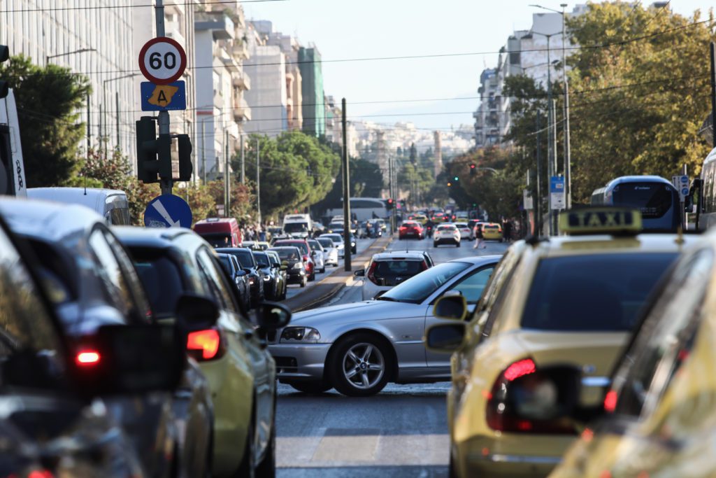 Αυξημένη η κίνηση στους δρόμους της Αθήνας