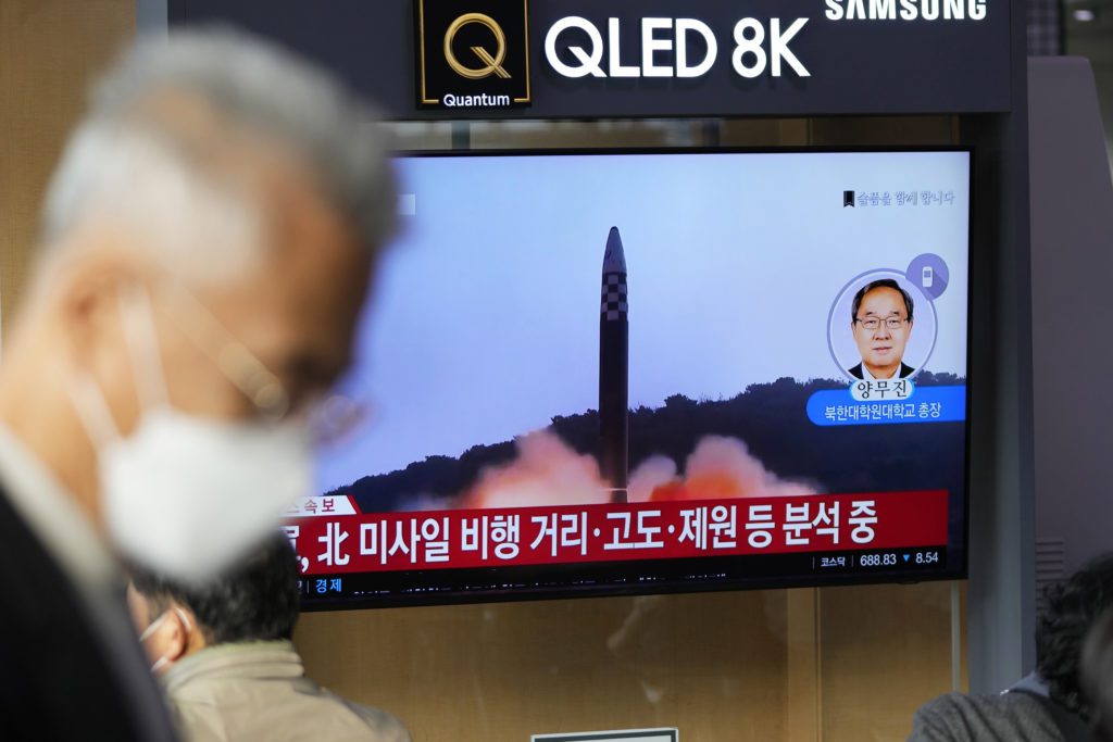 Δοκιμαστική εκτόξευση διηπειρωτικού πυραύλου από τη Βόρεια Κορέα – Στο «κόκκινο» η ένταση με τη Σεούλ
