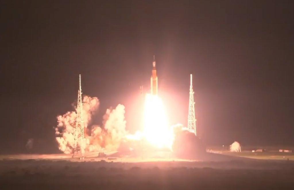 Artemis 1: Εκτοξεύτηκε ο πύραυλος της NASA με προορισμό τη Σελήνη (Video)