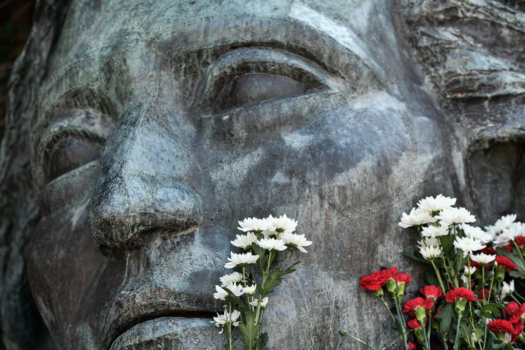 Η εξέγερση του Νοέμβρη στη λογοτεχνία