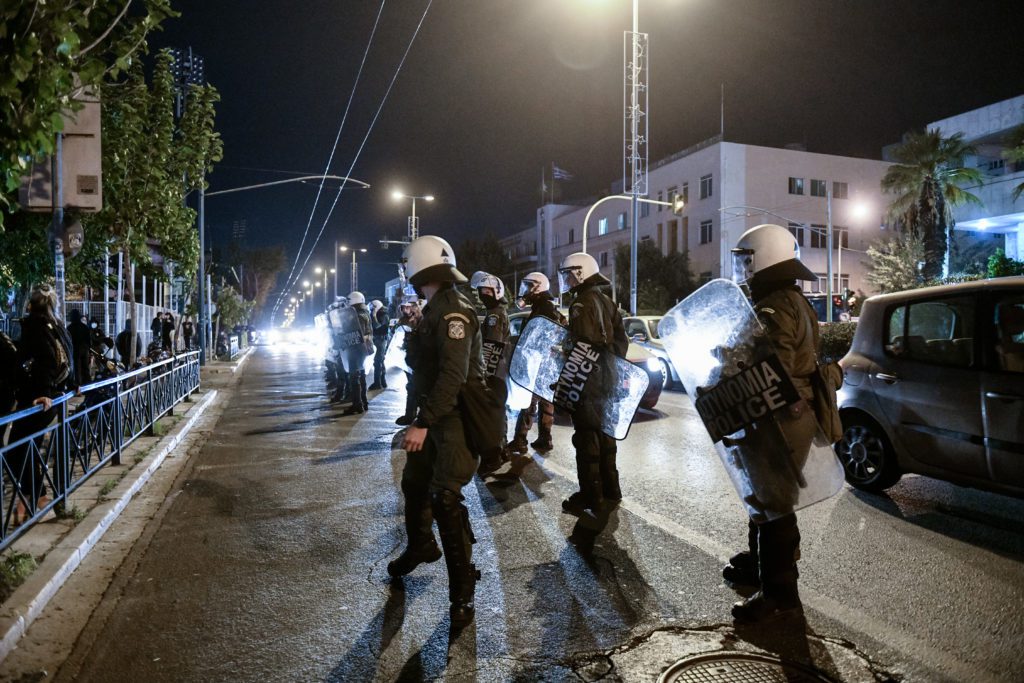 Προσφυγικά: Επίδειξη αυταρχισμού από την αστυνομία – Εικόνες ντροπής και 78 συλλήψεις