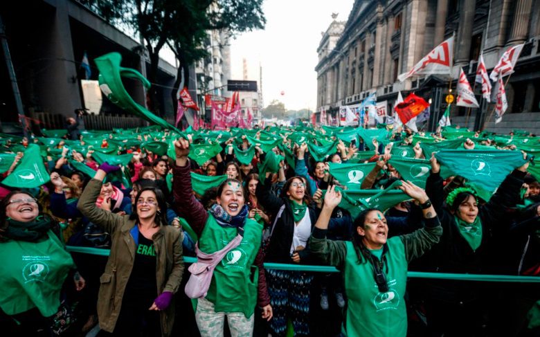 Λατινική Αμερική: Χιλιάδες γυναίκες στους δρόμους για τον τερματισμό της έμφυλης βίας