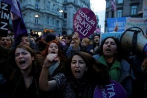 Τουρκία: Μαζικές συλλήψεις σε διαδήλωση κατά της έμφυλης βίας