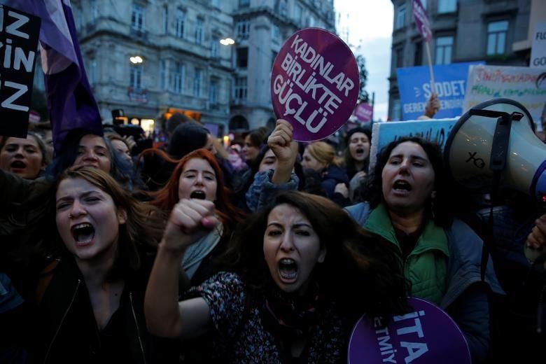 Τουρκία: Μαζικές συλλήψεις σε διαδήλωση κατά της έμφυλης βίας