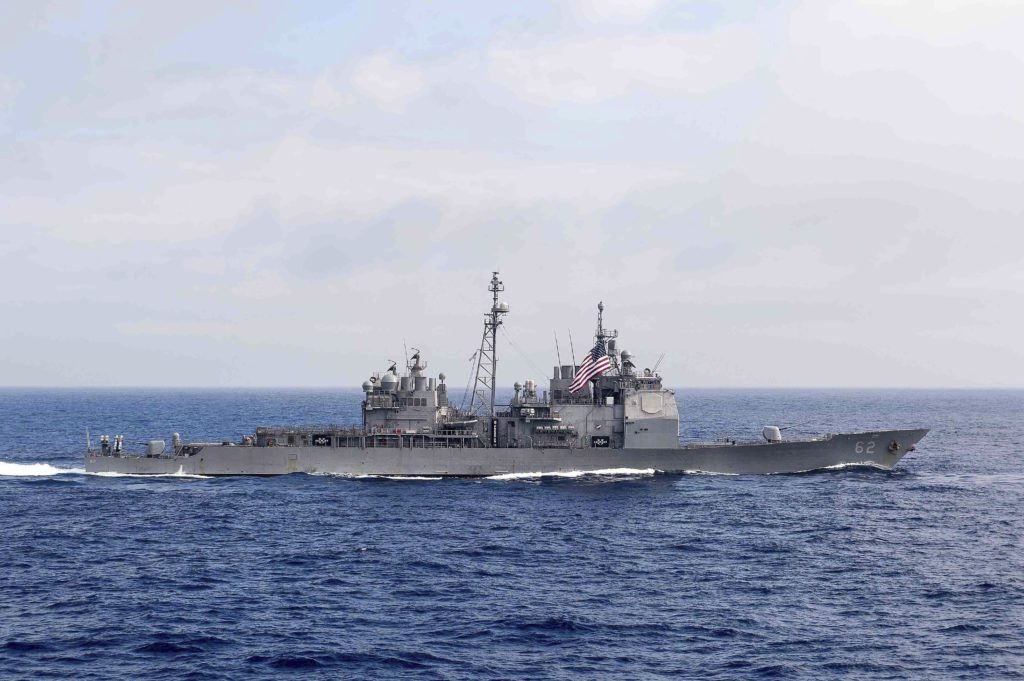 Η Κίνα ανακοίνωσε «απώθηση» καταδρομικού των ΗΠΑ στη Νότια Σινική Θάλασσα