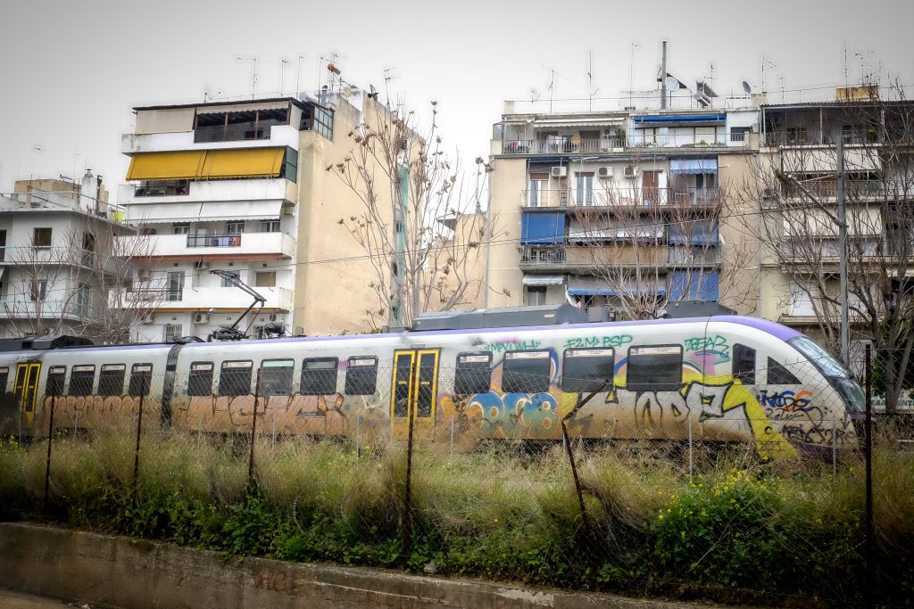 Αλλεπάλληλες καθυστερήσεις στα δρομολόγια του προαστιακού