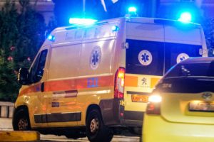 Συμπλοκή ανηλίκων έξω από εμπορικό κέντρο στον Άγιο Δημήτριο &#8211; Τρεις τραυματίες