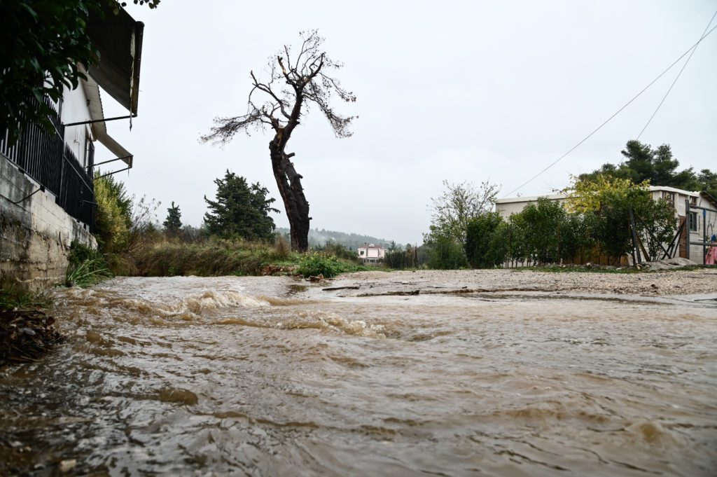 Κακοκαιρία Gaia: Ισχυρές βροχοπτώσεις και θυελλώδεις άνεμοι στη Δυτική Ελλάδα – Πού ήχησε το 112