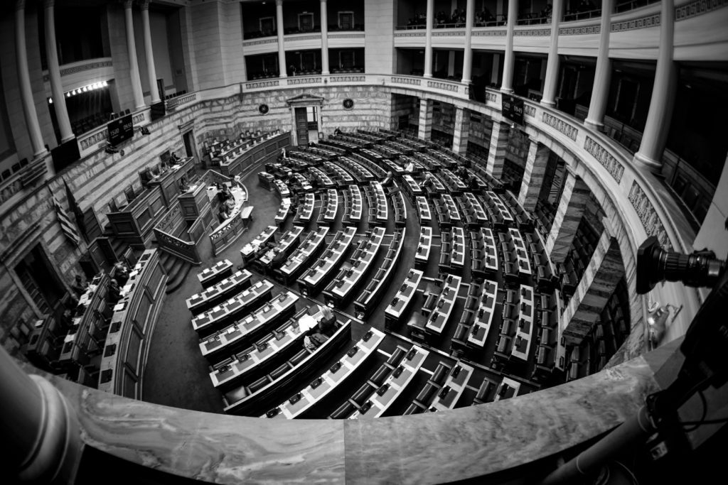Νομοσχέδιο για παρακολουθήσεις: «Καταπέλτης» η έκθεση της Επιστημονικής Υπηρεσίας της Βουλής