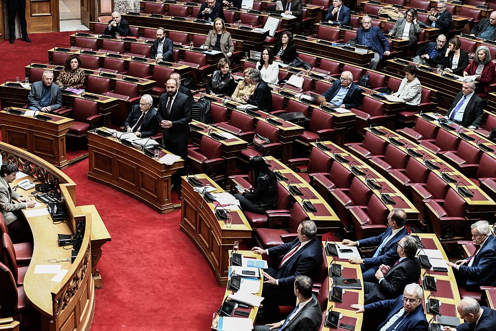 Νομοσχέδιο για υποκλοπές: Σύσσωμη η αντιπολίτευση υπέρ της ένστασης αντισυνταγματικότητας που κατέθεσε ο ΣΥΡΙΖΑ
