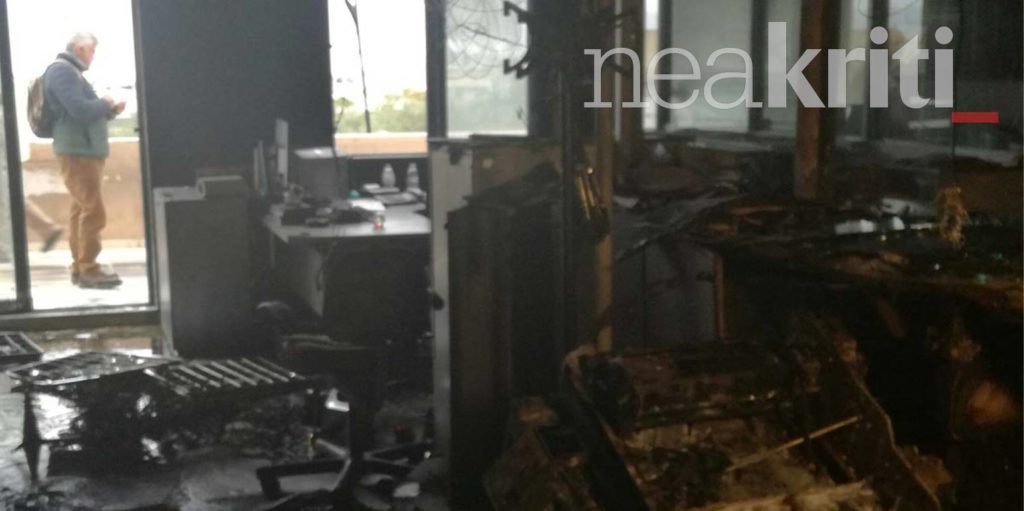 Πυρκαγιά στη ΔΟΥ Ηρακλείου: «Βλέπουν» εμπρησμό πίσω από τη φωτιά – Έσπασαν τζάμι και μπήκαν μέσα
