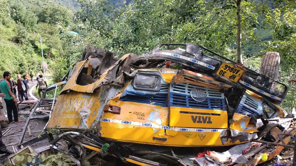 Τραγωδία στην Ινδία: Τουλάχιστον 10 οι νεκροί από τροχαίο με σχολικό λεωφορείο