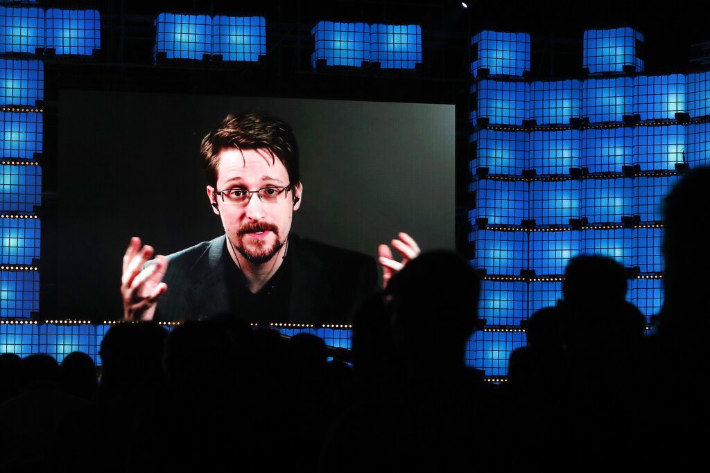 «Καρφί» Snowden για «κακούς τύπους» αναπαράγοντας το δημοσίευμα των NYT για Predator και Μητσοτάκη