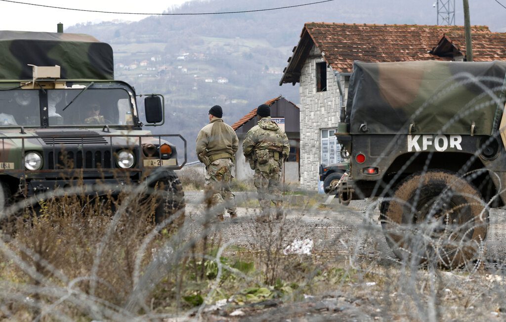 Κόσοβο: Πυροβολισμοί στη Μιτρόβιτσα – Στα σύνορα ο αρχηγός του Γενικού Επιτελείου Εθνικής Άμυνας της Σερβίας
