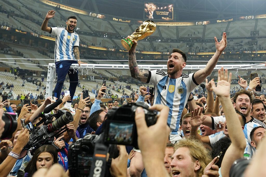 Stampa internazionale: in cima al mondo argentino dopo 36 anni – Lionel Messi nel pantheon