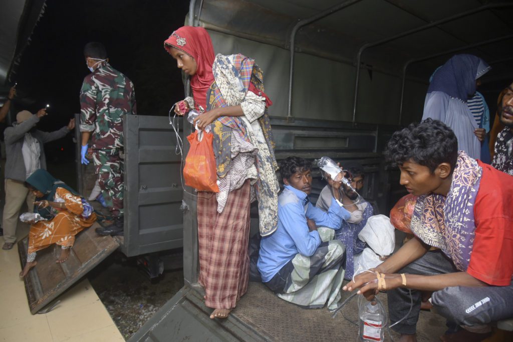 Στην Ινδονησία αποβιβάστηκαν 185 πρόσφυγες Ροχίνγκια