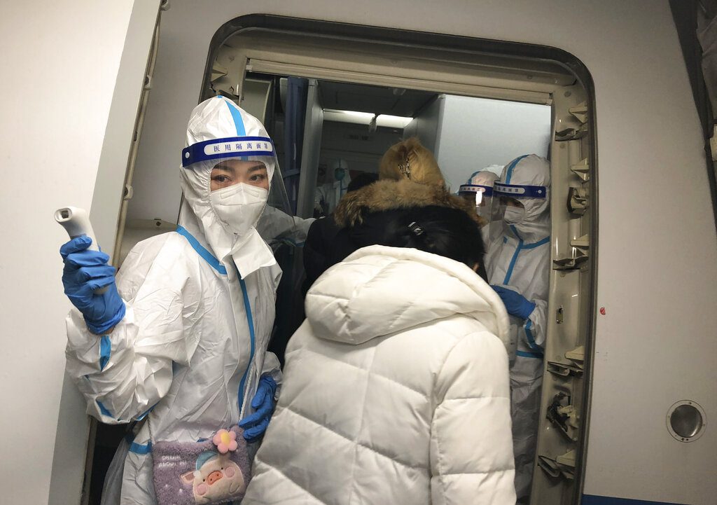 Κορονοϊός: Η Ιαπωνία θα ζητά αρνητικό τεστ στους ταξιδιώτες από την Κίνα όπου «γεμίζουν» πάλι τα νοσοκομεία (Video)