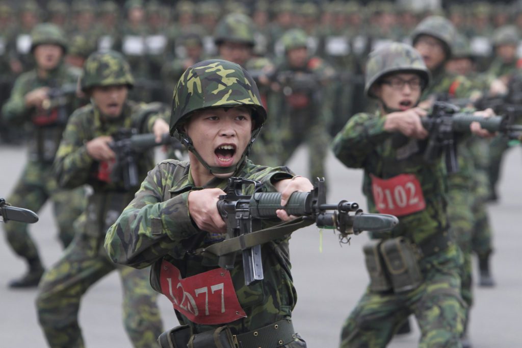 Η Ταϊβάν αυξάνει την υποχρεωτική στρατιωτική θητεία εν μέσω όξυνσης της έντασης με την Κίνα
